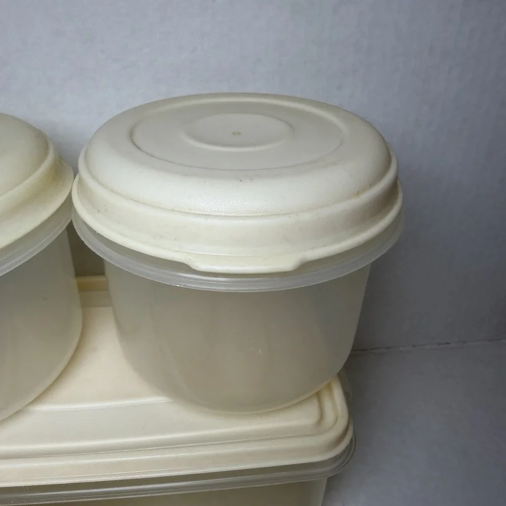 Rubbermaid Servin' Saver Storage Containers Almond Lids Lot Of 5 Vintage